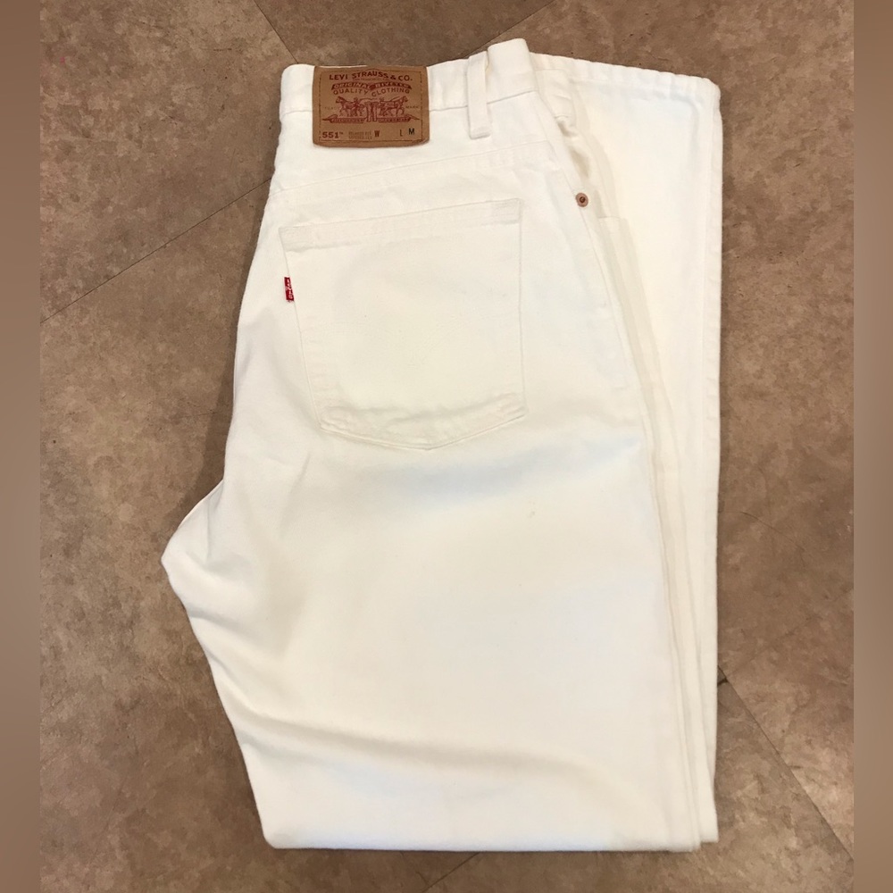 551 Women’s LEVI’S Size 12 Medium Relaxed Fit
